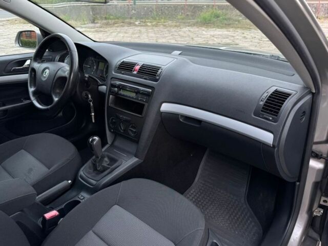 Сірий Шкода Октавія, об'ємом двигуна 1.9 л та пробігом 243 тис. км за 1700 $, фото 6 на Automoto.ua