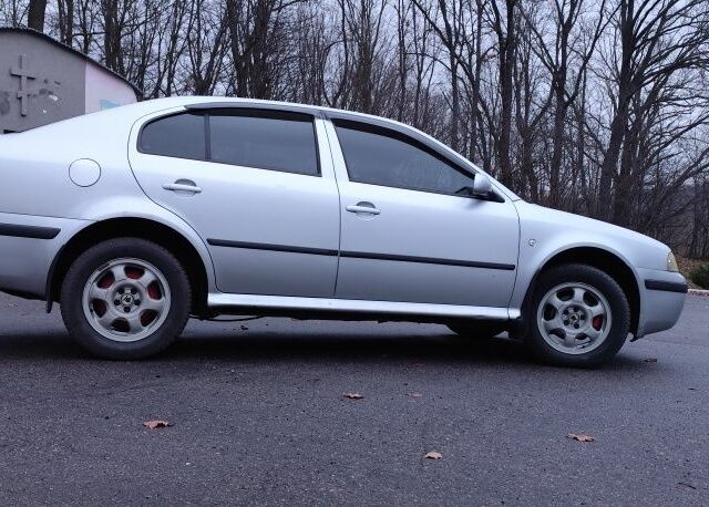 Серый Шкода Октавия, объемом двигателя 1.6 л и пробегом 265 тыс. км за 3750 $, фото 7 на Automoto.ua