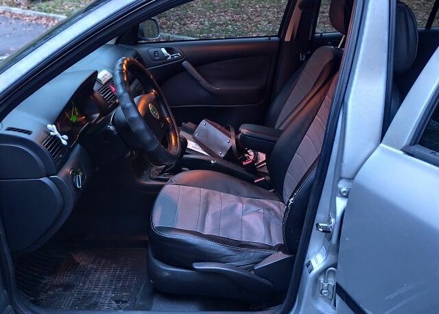 Серый Шкода Октавия, объемом двигателя 1.6 л и пробегом 265 тыс. км за 3750 $, фото 14 на Automoto.ua