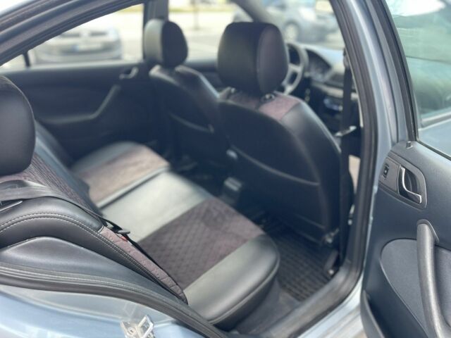 Сірий Шкода Октавія, об'ємом двигуна 1.8 л та пробігом 250 тис. км за 3999 $, фото 13 на Automoto.ua