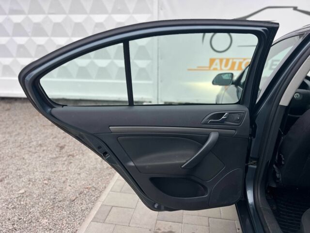 Серый Шкода Октавия, объемом двигателя 1.6 л и пробегом 369 тыс. км за 5500 $, фото 22 на Automoto.ua