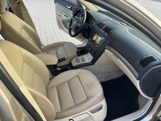 Серый Шкода Октавия, объемом двигателя 1.6 л и пробегом 350 тыс. км за 5200 $, фото 12 на Automoto.ua