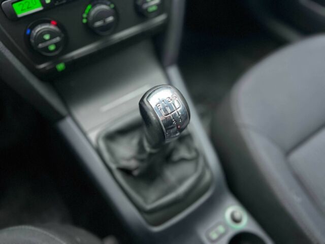 Серый Шкода Октавия, объемом двигателя 1.6 л и пробегом 369 тыс. км за 5500 $, фото 21 на Automoto.ua