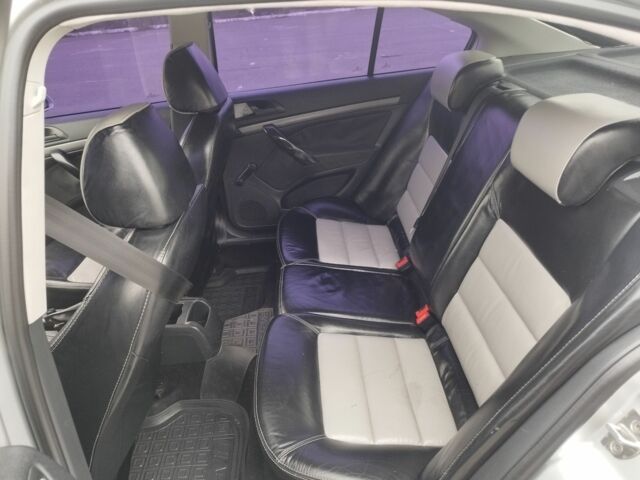 Серый Шкода Октавия, объемом двигателя 1.6 л и пробегом 250 тыс. км за 4600 $, фото 7 на Automoto.ua