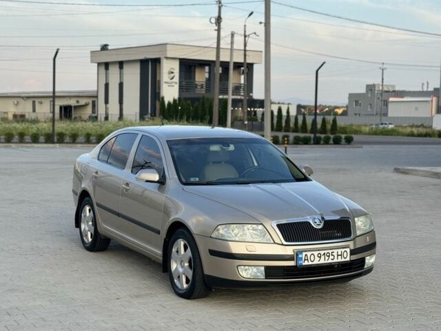 Серый Шкода Октавия, объемом двигателя 1.6 л и пробегом 350 тыс. км за 5200 $, фото 3 на Automoto.ua