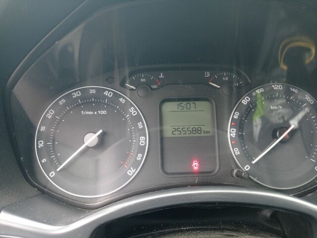 Серый Шкода Октавия, объемом двигателя 1.6 л и пробегом 245 тыс. км за 2500 $, фото 4 на Automoto.ua