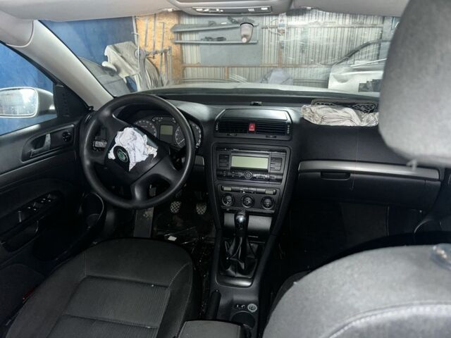 Серый Шкода Октавия, объемом двигателя 1.6 л и пробегом 3 тыс. км за 2000 $, фото 5 на Automoto.ua