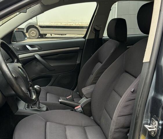 Серый Шкода Октавия, объемом двигателя 1.9 л и пробегом 300 тыс. км за 3200 $, фото 9 на Automoto.ua