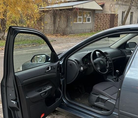 Серый Шкода Октавия, объемом двигателя 1.9 л и пробегом 300 тыс. км за 3200 $, фото 8 на Automoto.ua
