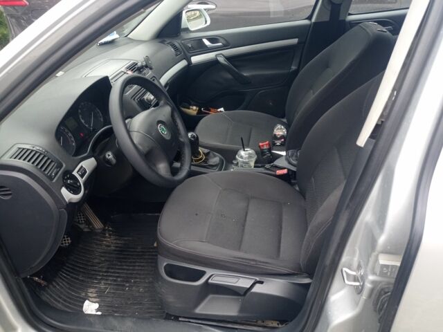 Серый Шкода Октавия, объемом двигателя 1.6 л и пробегом 245 тыс. км за 2500 $, фото 5 на Automoto.ua