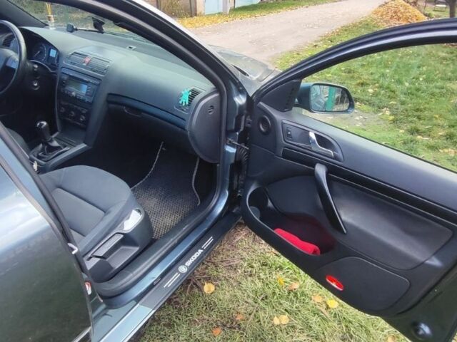 Сірий Шкода Октавія, об'ємом двигуна 2 л та пробігом 314 тис. км за 4500 $, фото 7 на Automoto.ua