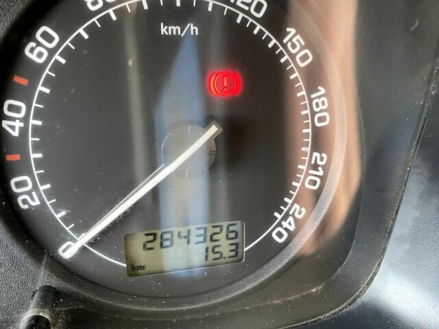 Серый Шкода Октавия, объемом двигателя 1.6 л и пробегом 284 тыс. км за 5500 $, фото 19 на Automoto.ua
