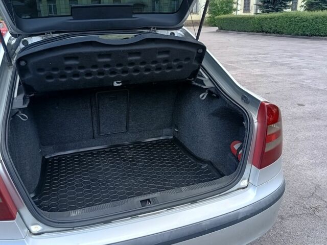 Сірий Шкода Октавія, об'ємом двигуна 2 л та пробігом 220 тис. км за 5500 $, фото 8 на Automoto.ua
