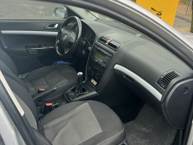 Серый Шкода Октавия, объемом двигателя 1.6 л и пробегом 270 тыс. км за 4500 $, фото 10 на Automoto.ua