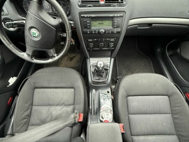 Сірий Шкода Октавія, об'ємом двигуна 0 л та пробігом 300 тис. км за 3200 $, фото 11 на Automoto.ua