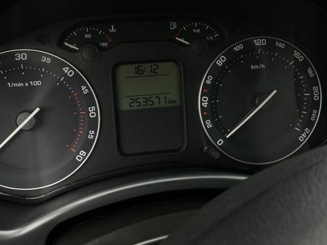 Серый Шкода Октавия, объемом двигателя 1.9 л и пробегом 253 тыс. км за 6000 $, фото 5 на Automoto.ua