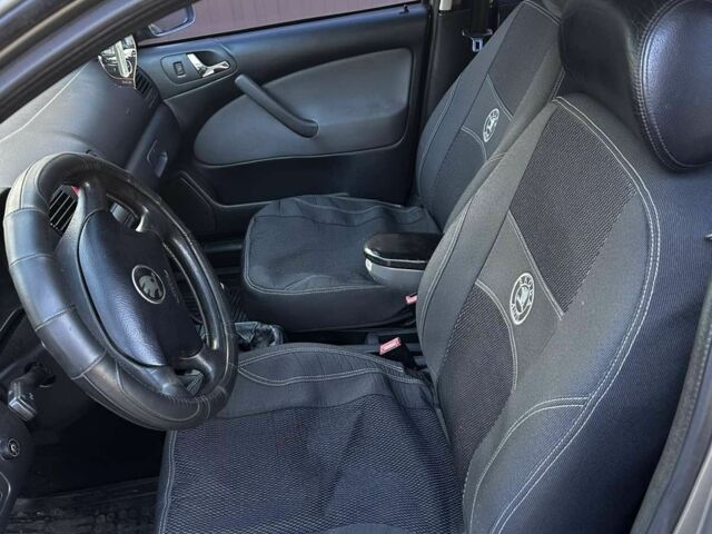 Серый Шкода Октавия, объемом двигателя 1.6 л и пробегом 375 тыс. км за 5200 $, фото 3 на Automoto.ua