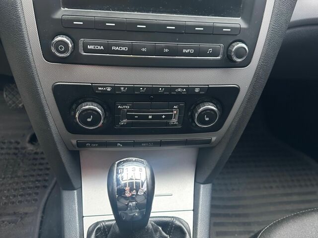 Сірий Шкода Октавія, об'ємом двигуна 2 л та пробігом 353 тис. км за 7200 $, фото 11 на Automoto.ua