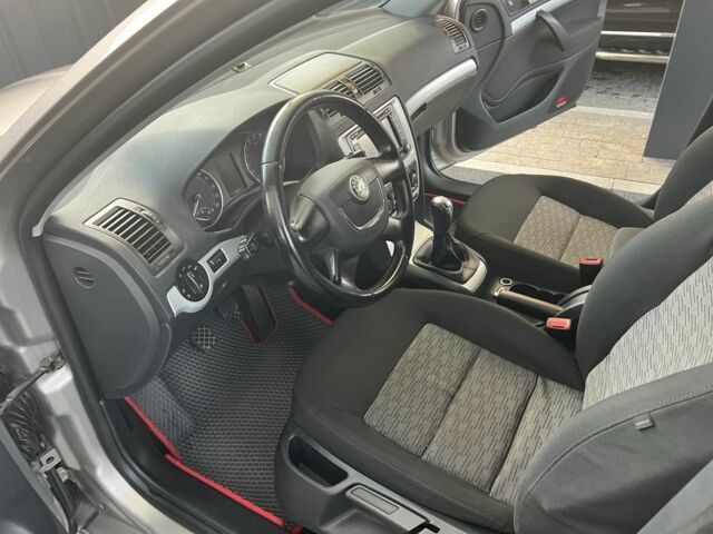 Сірий Шкода Октавія, об'ємом двигуна 1.6 л та пробігом 267 тис. км за 7500 $, фото 6 на Automoto.ua