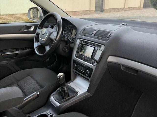 Сірий Шкода Октавія, об'ємом двигуна 1.2 л та пробігом 250 тис. км за 6650 $, фото 11 на Automoto.ua