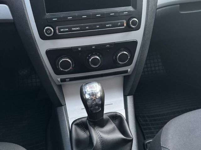 Серый Шкода Октавия, объемом двигателя 1.6 л и пробегом 268 тыс. км за 7250 $, фото 13 на Automoto.ua