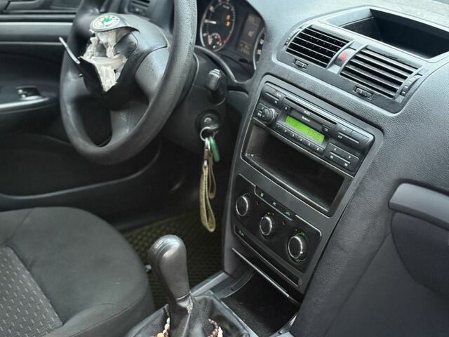 Серый Шкода Октавия, объемом двигателя 1.4 л и пробегом 220 тыс. км за 2650 $, фото 6 на Automoto.ua