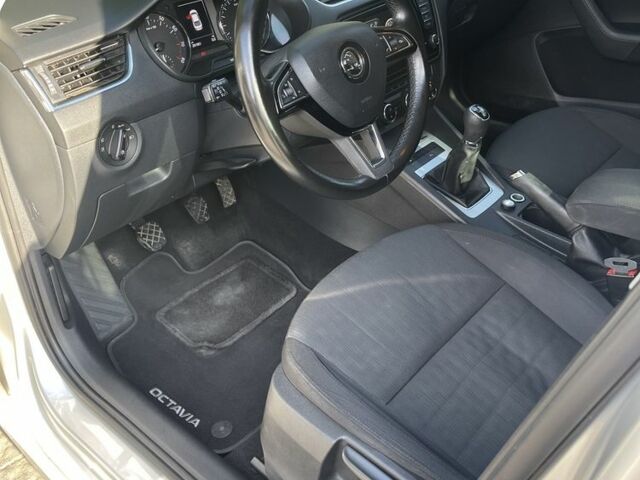 Сірий Шкода Октавія, об'ємом двигуна 1.2 л та пробігом 290 тис. км за 9000 $, фото 1 на Automoto.ua