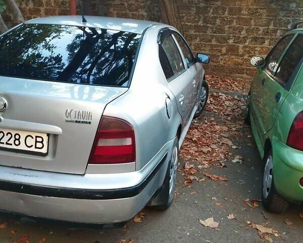 Серый Шкода Октавия, объемом двигателя 1.6 л и пробегом 313 тыс. км за 1999 $, фото 4 на Automoto.ua