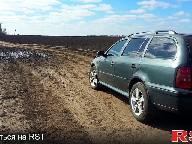 Серый Шкода Октавия, объемом двигателя 2 л и пробегом 250 тыс. км за 4000 $, фото 2 на Automoto.ua