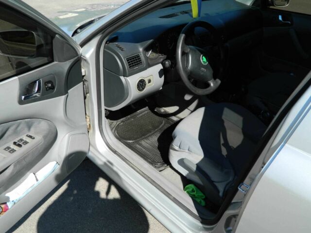 Серый Шкода Октавия, объемом двигателя 1.6 л и пробегом 260 тыс. км за 4200 $, фото 4 на Automoto.ua