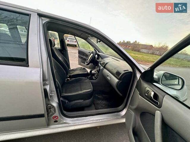 Серый Шкода Октавия, объемом двигателя 1.6 л и пробегом 230 тыс. км за 3500 $, фото 11 на Automoto.ua