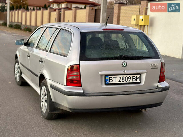 Серый Шкода Октавия, объемом двигателя 1.6 л и пробегом 230 тыс. км за 3500 $, фото 4 на Automoto.ua