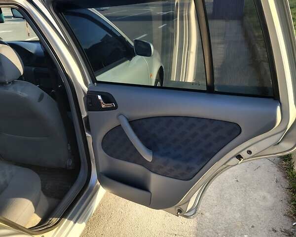 Серый Шкода Октавия, объемом двигателя 1.6 л и пробегом 225 тыс. км за 3800 $, фото 3 на Automoto.ua