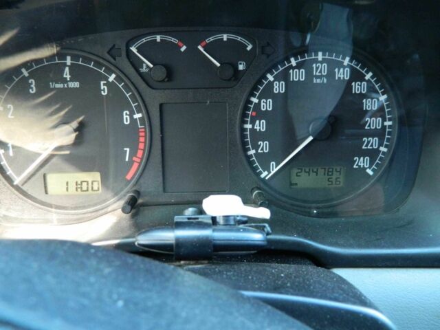 Серый Шкода Октавия, объемом двигателя 1.6 л и пробегом 260 тыс. км за 4200 $, фото 2 на Automoto.ua