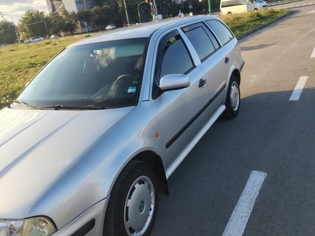 Серый Шкода Октавия, объемом двигателя 1.6 л и пробегом 225 тыс. км за 3800 $, фото 1 на Automoto.ua