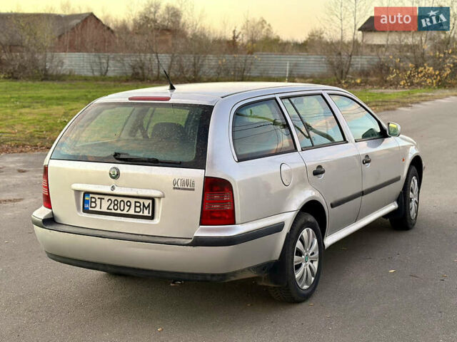 Серый Шкода Октавия, объемом двигателя 1.6 л и пробегом 230 тыс. км за 3500 $, фото 2 на Automoto.ua