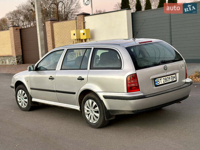 Серый Шкода Октавия, объемом двигателя 1.6 л и пробегом 230 тыс. км за 3500 $, фото 5 на Automoto.ua