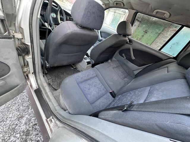 Сірий Шкода Октавія, об'ємом двигуна 1.9 л та пробігом 300 тис. км за 1500 $, фото 4 на Automoto.ua