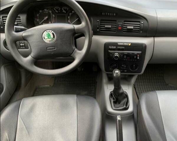 Серый Шкода Октавия, объемом двигателя 1.6 л и пробегом 322 тыс. км за 2900 $, фото 11 на Automoto.ua
