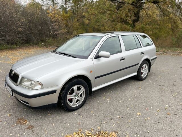 Серый Шкода Октавия, объемом двигателя 1.6 л и пробегом 272 тыс. км за 4200 $, фото 1 на Automoto.ua