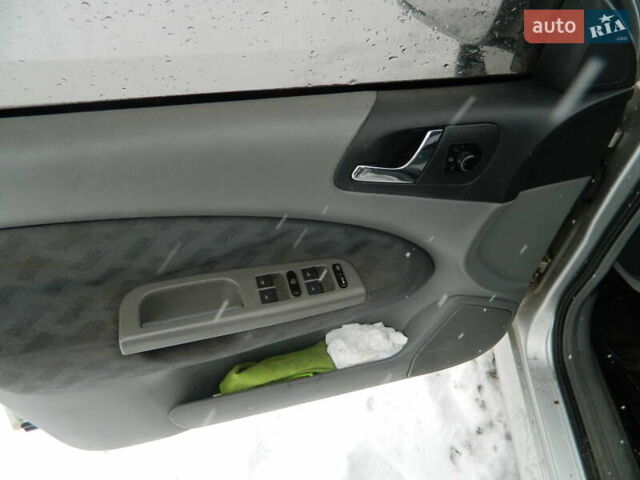 Серый Шкода Октавия, объемом двигателя 1.6 л и пробегом 263 тыс. км за 3800 $, фото 6 на Automoto.ua