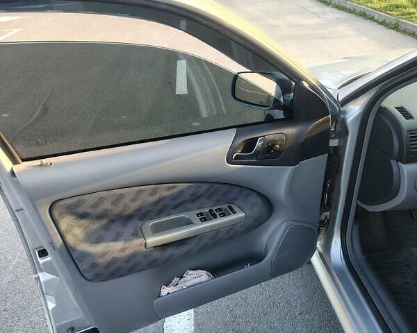 Серый Шкода Октавия, объемом двигателя 1.6 л и пробегом 225 тыс. км за 3800 $, фото 9 на Automoto.ua