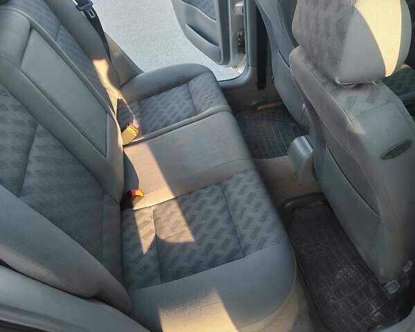 Серый Шкода Октавия, объемом двигателя 1.6 л и пробегом 225 тыс. км за 3800 $, фото 4 на Automoto.ua