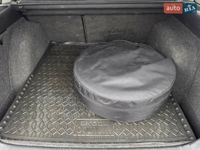 Сірий Шкода Октавія, об'ємом двигуна 1.8 л та пробігом 306 тис. км за 3900 $, фото 10 на Automoto.ua