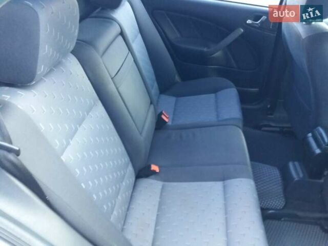 Серый Шкода Октавия, объемом двигателя 1.6 л и пробегом 230 тыс. км за 4700 $, фото 5 на Automoto.ua