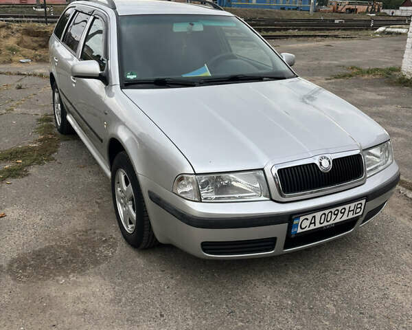 Серый Шкода Октавия, объемом двигателя 1.6 л и пробегом 305 тыс. км за 4500 $, фото 1 на Automoto.ua