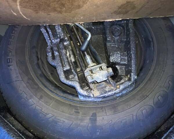 Серый Шкода Октавия, объемом двигателя 1.6 л и пробегом 271 тыс. км за 3600 $, фото 22 на Automoto.ua