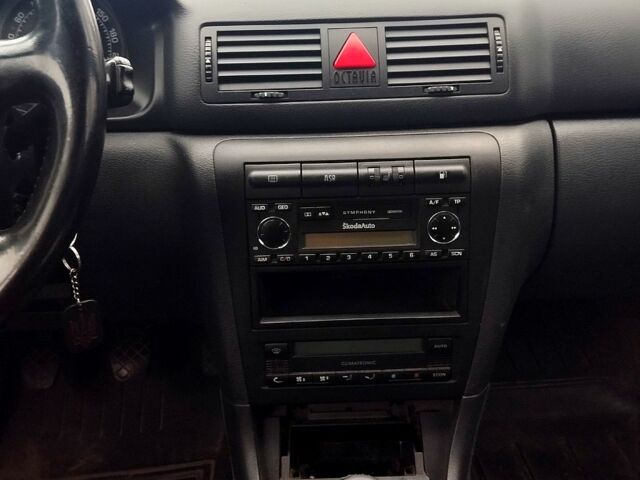 Сірий Шкода Октавія, об'ємом двигуна 1.6 л та пробігом 356 тис. км за 4500 $, фото 2 на Automoto.ua