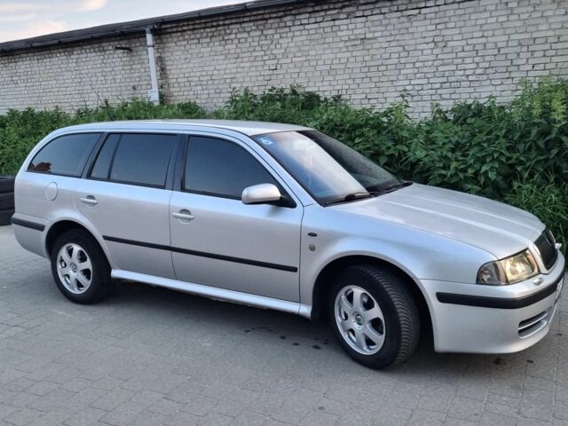 Серый Шкода Октавия, объемом двигателя 1.8 л и пробегом 207 тыс. км за 4000 $, фото 1 на Automoto.ua