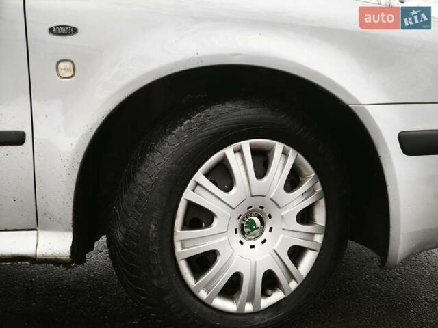 Серый Шкода Октавия, объемом двигателя 1.6 л и пробегом 279 тыс. км за 3500 $, фото 11 на Automoto.ua